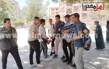 طلاب الصف الثاني الثانوي بسوهاج