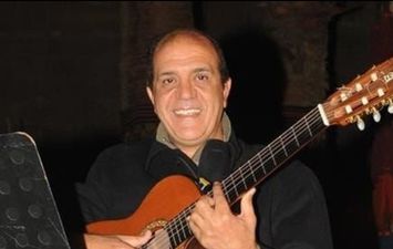  عازف الجيتار المصري الشهير شريف مصطفى