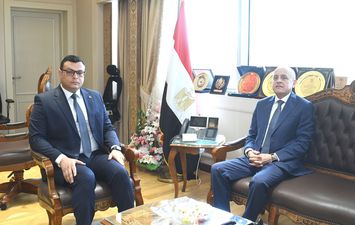 وزير الإسكان 