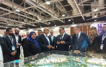 وزير الإسكان 