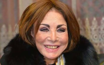 لبنى عبد العزيز 