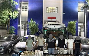 المتهمين 