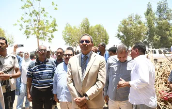 محافظ قنا يتابع جهود الإنقاذ بموقع المنزل المنهار 