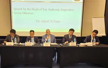  الدكتور أشرف الزيات، رئيس قطاع الفحص، خلال المؤتمر مع الغرفة التجارية الصينية 