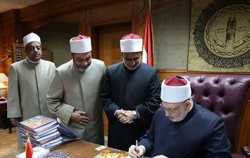 أوائل الشهادة الابتدائية والإعدادية الأزهرية بالمنيا 