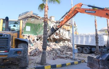 إزالة التعديات على منطقة قلعة قايتباي