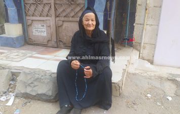 الحاجة لطيفة، جدة إحدى طالبات الثانوية العامة بكفر الشيخ 