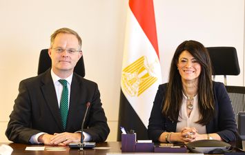 الدكتورة رانيا المشاط وسفير المملكة المتحدة