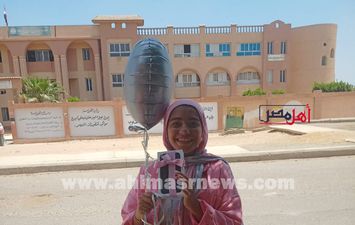 اي يفاجئ ابنته بأيفون