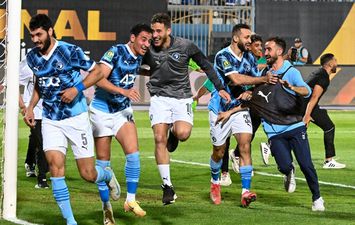 بيراميدز يتوج 