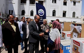 جانب من توزيع الجهاز 