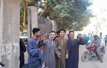 جانب من فرحة الطلاب