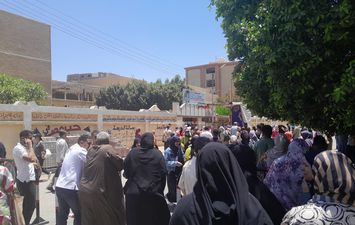 جانب من قلق وترقب أولياء الأمور 