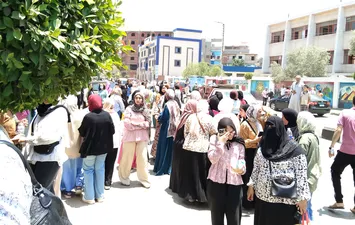 طلاب وأولياء أمور طلاب الثانوية العامة 