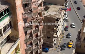عقارين آيلين للسقوط بكورنيش الإسكندرية
