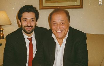 كريم محمود عبد العزيز ووالده 