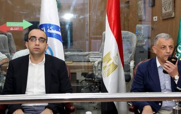 محافظ الإسماعيلية يتابع جميع القطاعات بالشبكة الوطنية 