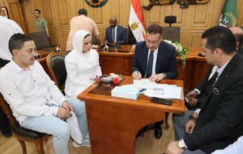 محافظ المنوفية وكيلا لعروس يتيمه 