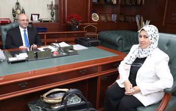 محافظ بنى سويف ومدير التنظيم والإدارة 