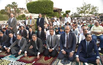 محافظ بورسعيد يشهد &quot; صلاة عيد الأضحى &quot; بساحة مدينة بورفؤاد 
