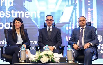 وزيرا التخطيط والاستثمار 