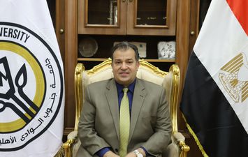 الدكتور أحمد عكاوي 
