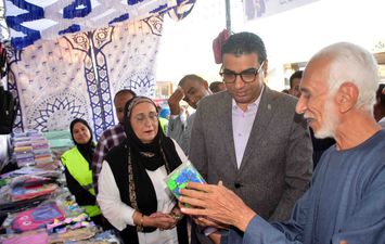 الافتتاح 