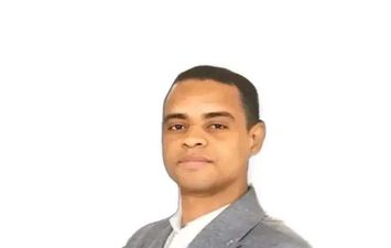 الكاتب الصحفي محمد أبو العيون 