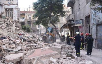 انهيار عقار بالعطارين وسط الإسكندرية