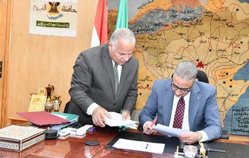 جانب من اعتماد المحافظ