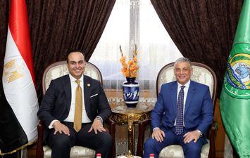 محافظ الإسماعيلية ورئيس هيئة الرعاية الصحية 