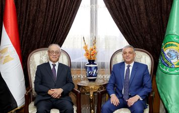 محافظ الإسماعيلية وسفير اليابان 