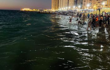 منع نزول شواطئ الإسكندرية بعد الموعد المحدد