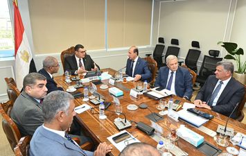 وزير الإسكان 