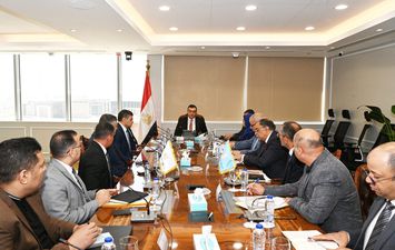 وزير الإسكان 