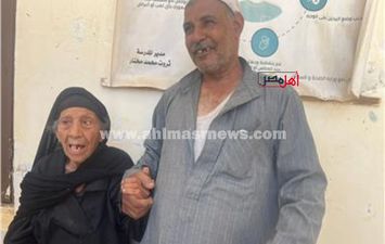 مشاركة مسنة في الانتخابات 