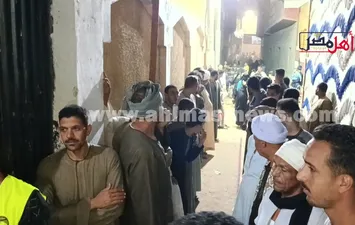 تزايد إقبال الناخبين قبل إغلاق الاقتراع في اليوم الأول لانتخابات الشيوخ بقنا 
