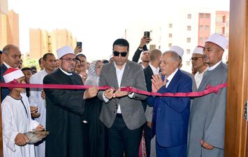 الافتتاح