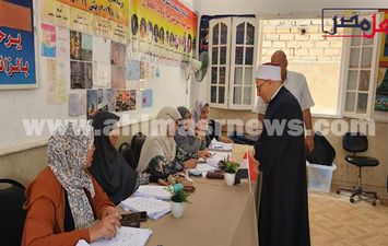 الدكتور شوقي علام يدلي بصوتة