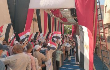 الآلاف يتوافدون علي لجان الانتخابات بالإسماعيلية  