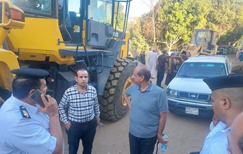 المسؤولين فى موقع الحادث 