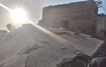 المنزل المنهار