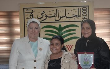 تكريم طفلة كيس الشيبسي