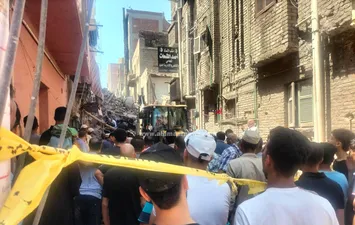 جانب من انهيار عقار