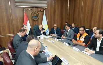 جانب من متابعة سير الانتخابات 