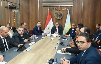 جانب من متابعة سير الانتخابات 