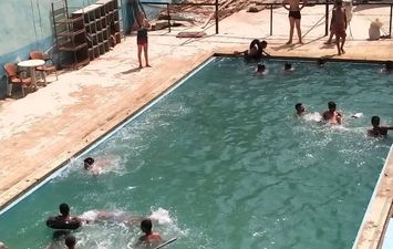 حمام سباحة 