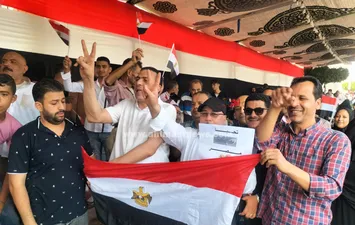 رفع المواطنين الإعلام 