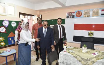 محافظ بورسعيد يتابع الاستعدادات النهائية لانتخابات مجلس الشيوخ بعدد من المقار الانتخابية بنطاق أحياء المحافظة