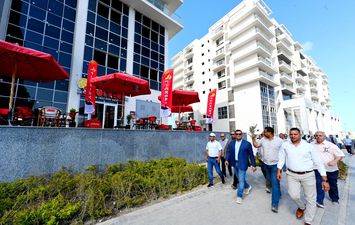 وزير الإسكان 